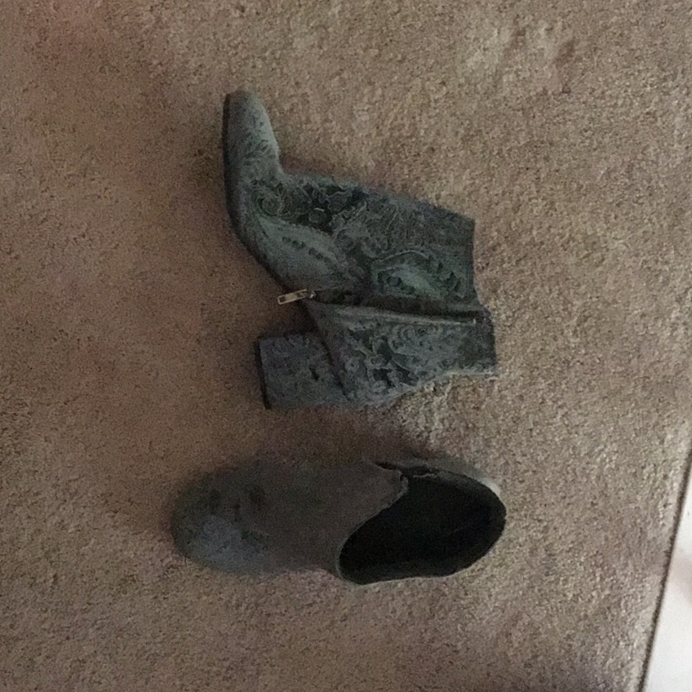 Women’s shoes